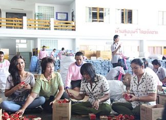 Miss Thailand Universe Chansorn Sakornchan (left) helps pack supplies for the Princess Pa Foundation to send to flood victims throughout the country.
